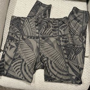 Athleta Womens Gray Palm Leaf Print Leggings Stash Pocket
